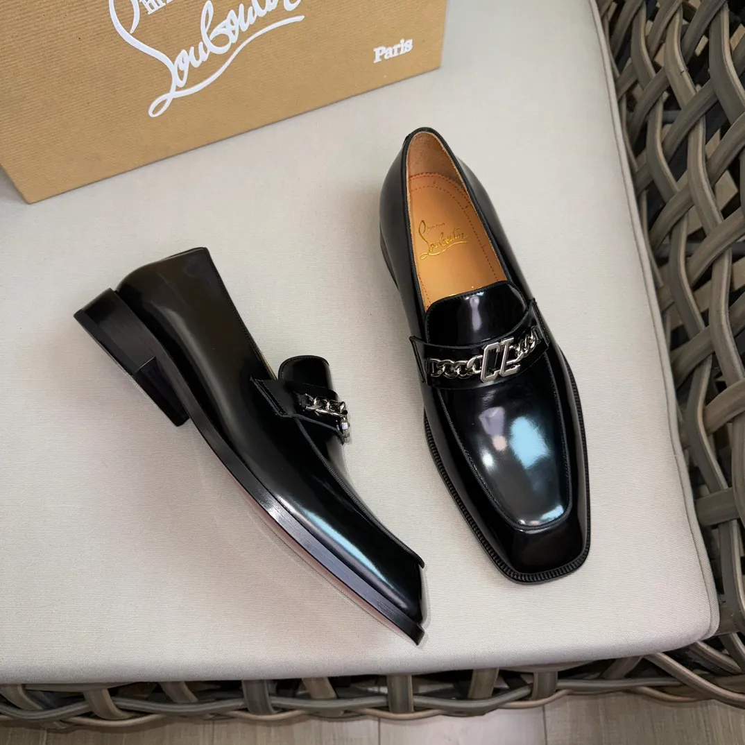 [CL red-soled shoes] Top P: 1020💰 Size 39-44 (⚠️38.45.46 custom-made, non-refundable and non-exchangeable) 🆑High-end men's business formal leather shoes, classic red-soled shoes | Fabric: Original imported first-layer cowhide, iconic rivet decoration | Lining: water-dyed cowhide lining Outsole: red cowhide outsole imported from Italy Brand: Christia*.Loubouti* 🆑 High-end men's business dress shoes | classic red soled shoes | Upper: original imported first layer cowhide iconic rivet decoration | Linning: Water dyed cow skin inner Outsole: red cowhide outsole imported from Italy Size: 39-44 (38.45.46 customized) Brand: Christia*.Loubouti*